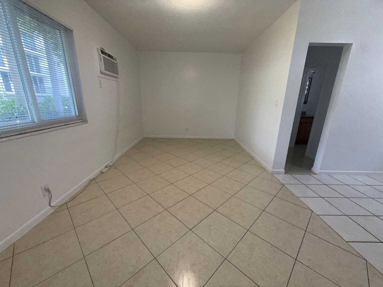 40 SE 19th Ave Deerfield Beach, FL 33441 - Photo 4 of 6