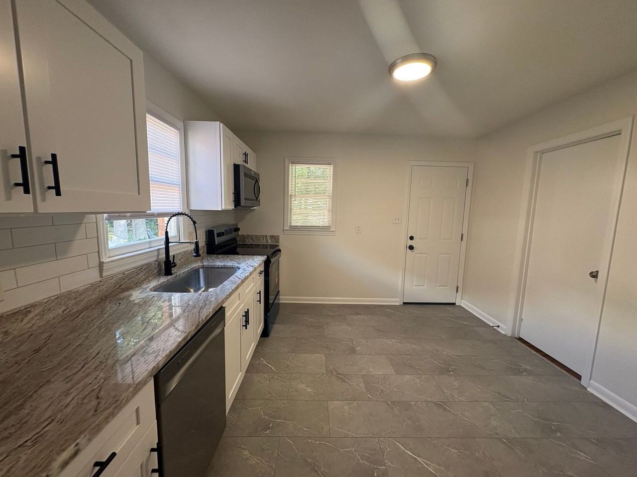 702 W Fairfield Rd - Photo 4 of 19