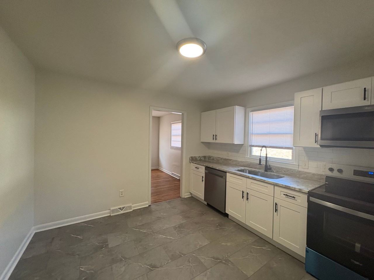 702 W Fairfield Rd - Photo 5 of 19
