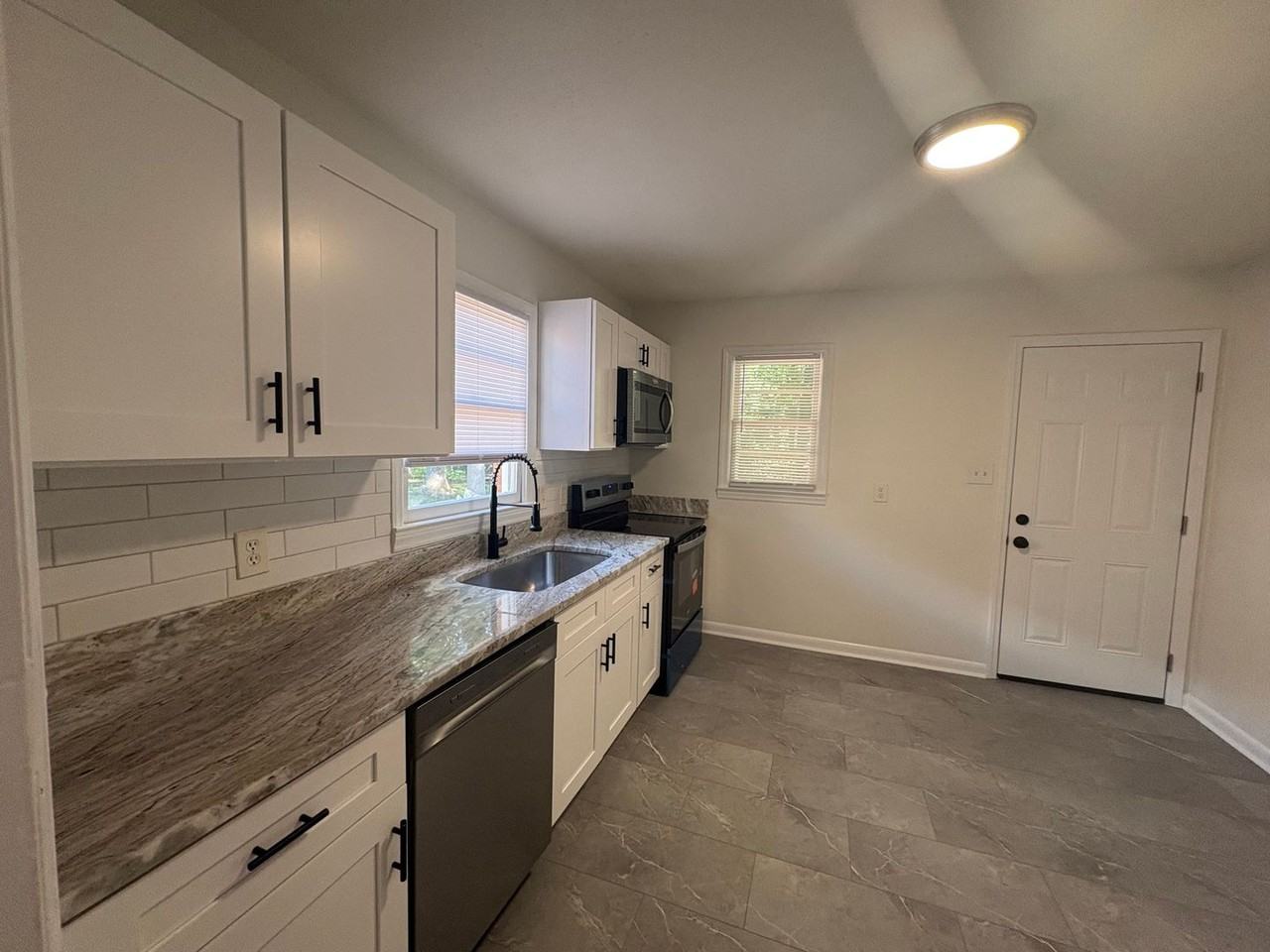 702 W Fairfield Rd - Photo 6 of 19