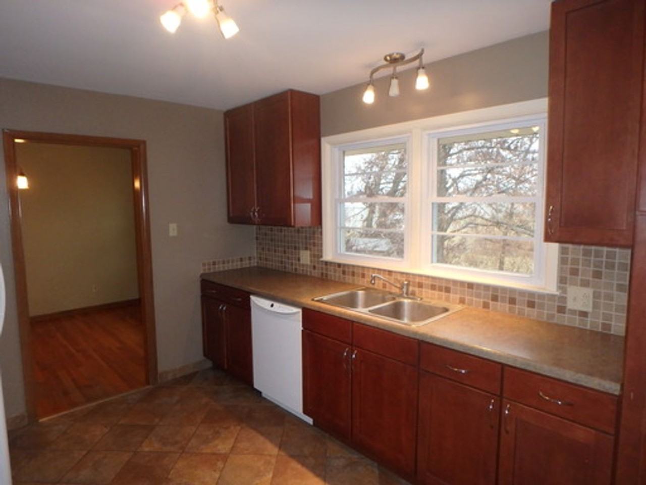 2300 N Semon Rd - Photo 7 of 29