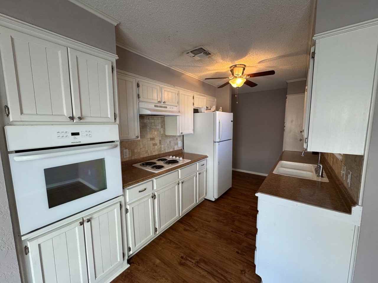 217 Monterrey Dr - Photo 3 of 11