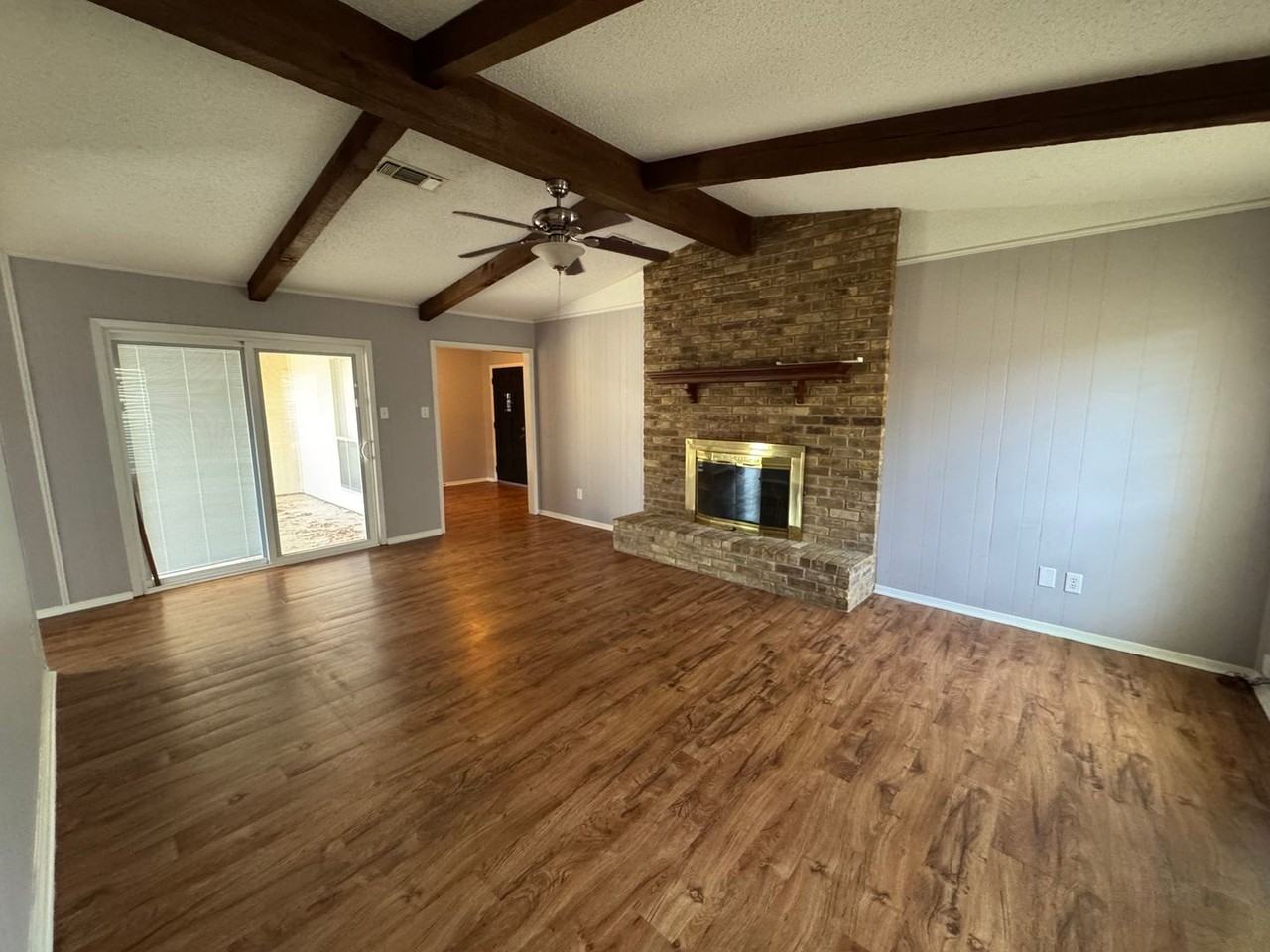 217 Monterrey Dr - Photo 4 of 11