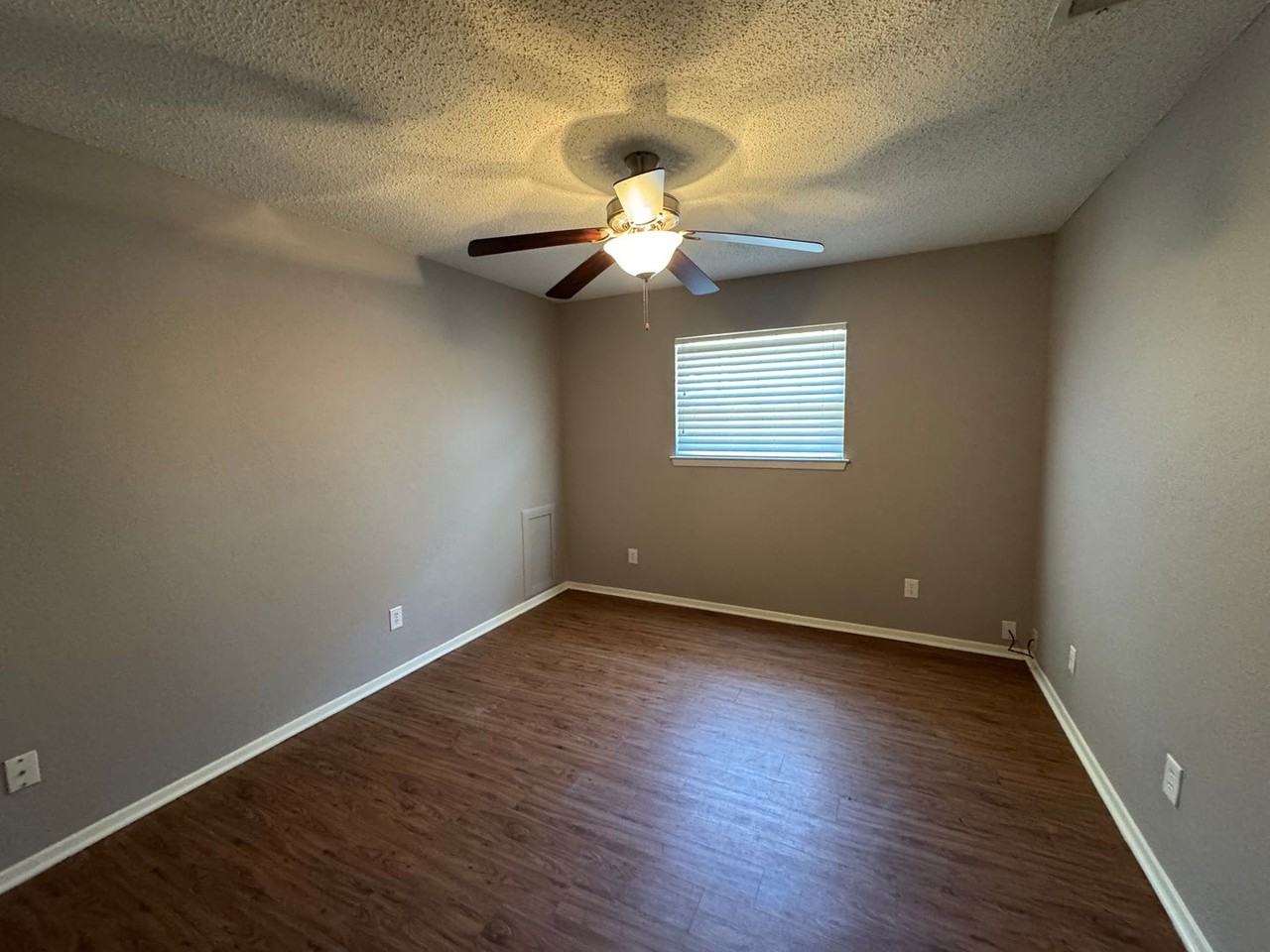 217 Monterrey Dr - Photo 6 of 11