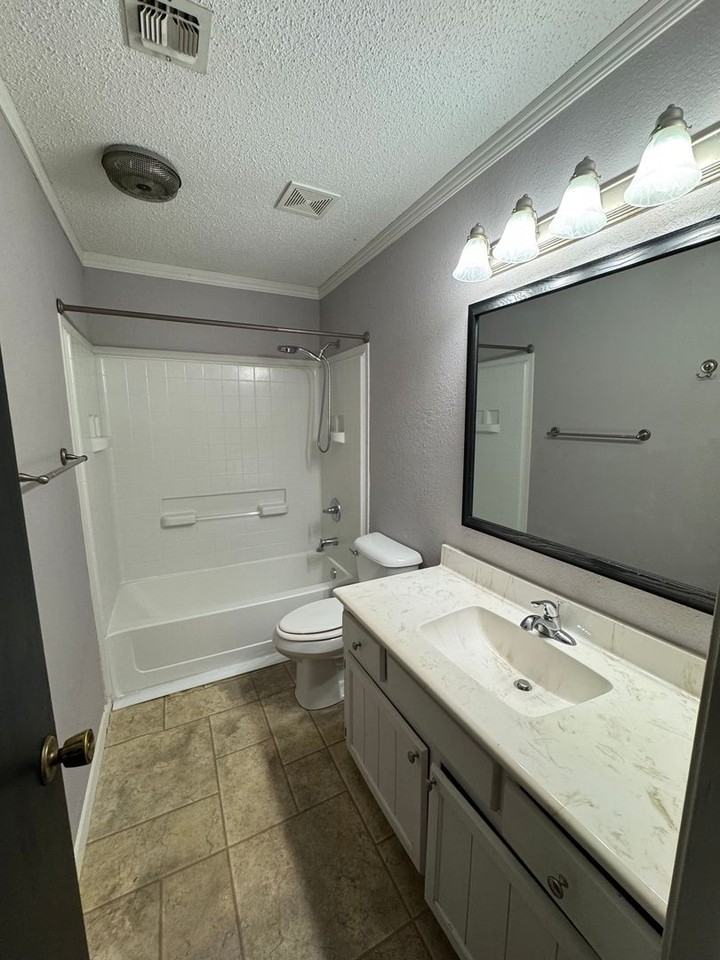 217 Monterrey Dr - Photo 7 of 11