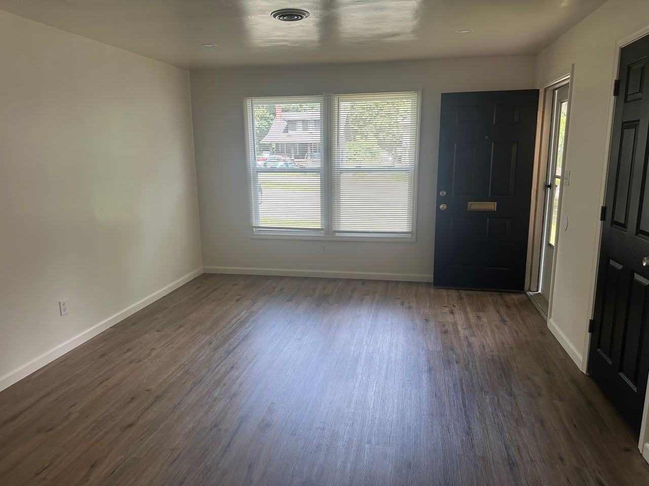2327 E Midlothian Blvd - Photo 6 of 11