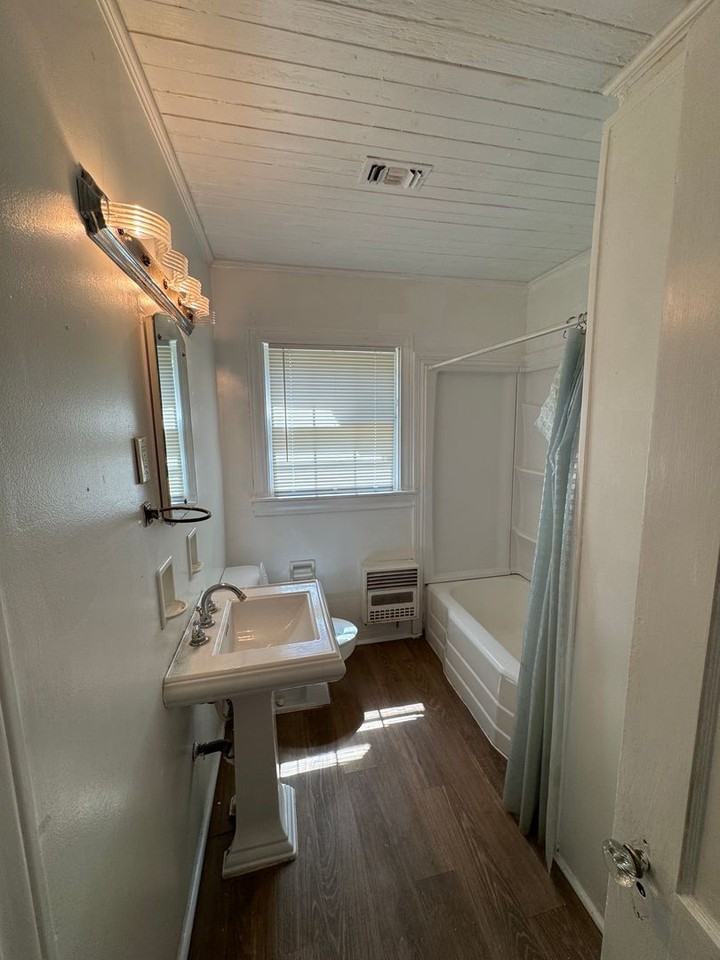 2905 Cole Ave - Photo 7 of 9