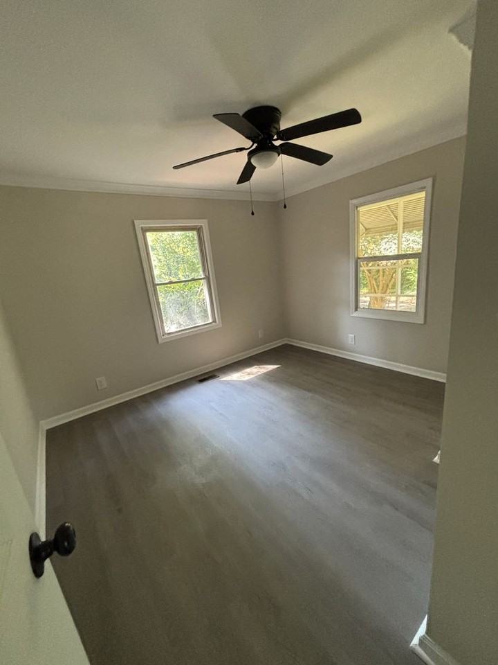 515 Beverly Rd - Photo 4 of 21