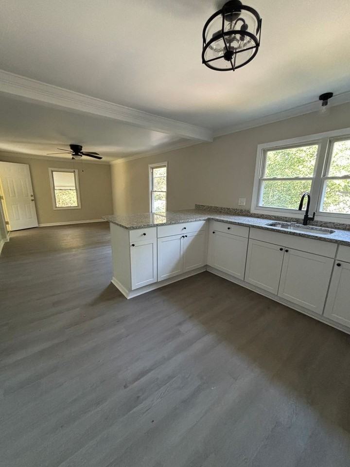 515 Beverly Rd - Photo 7 of 21