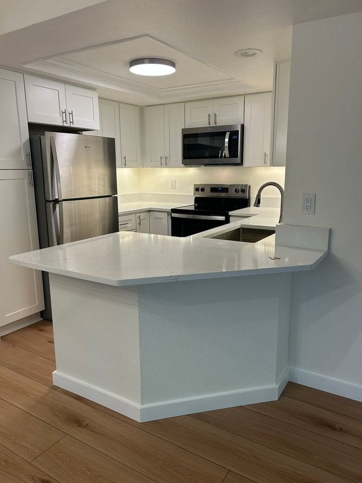1354 Bellevue Way Ne #1 - Photo 3 of 22