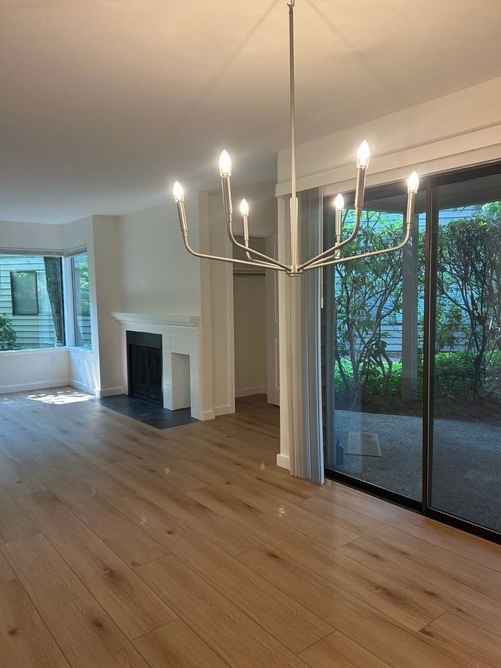1354 Bellevue Way Ne #1 - Photo 7 of 22