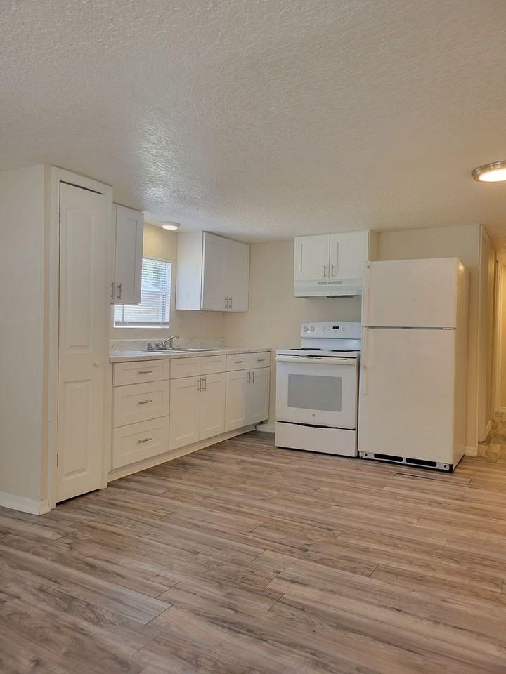 1439 34th St Nw #8 - Photo 3 of 9