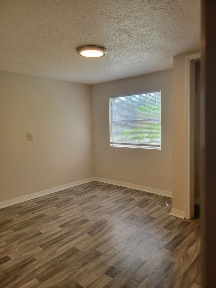 1439 34th St Nw #8 - Photo 5 of 9
