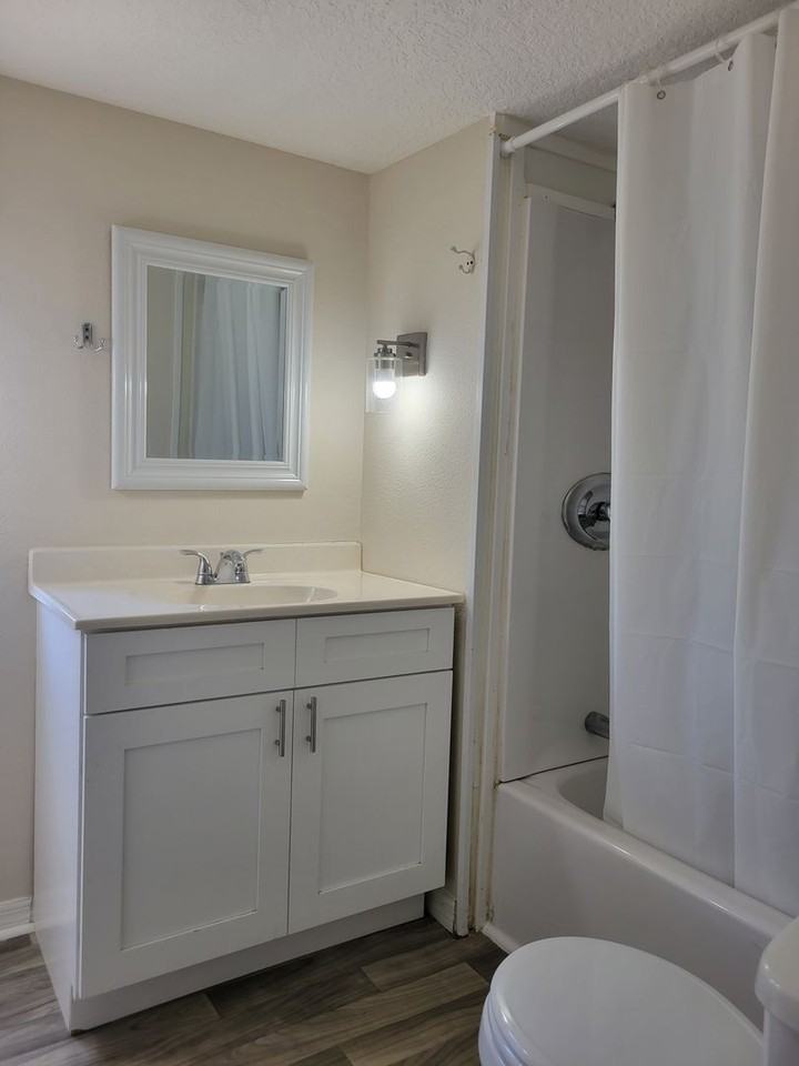 1439 34th St Nw #8 - Photo 6 of 9