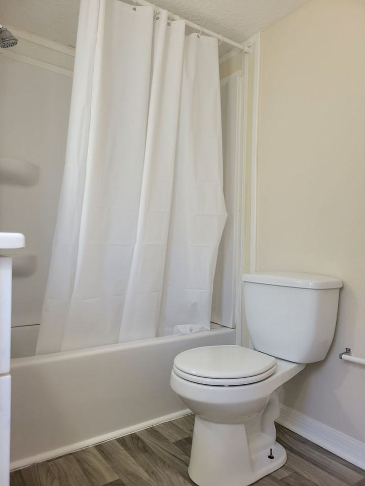 1439 34th St Nw #8 - Photo 7 of 9