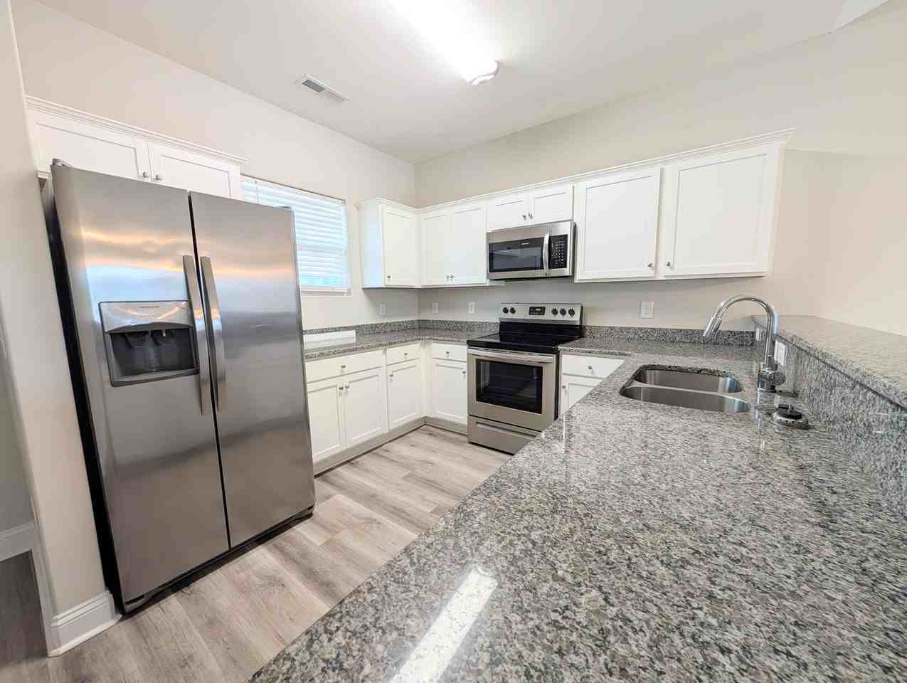 338 Kiskadee Loop #H - Photo 4 of 24