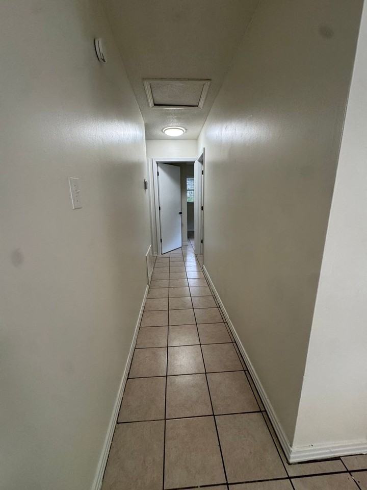 1055 Anders Dr - Photo 5 of 8