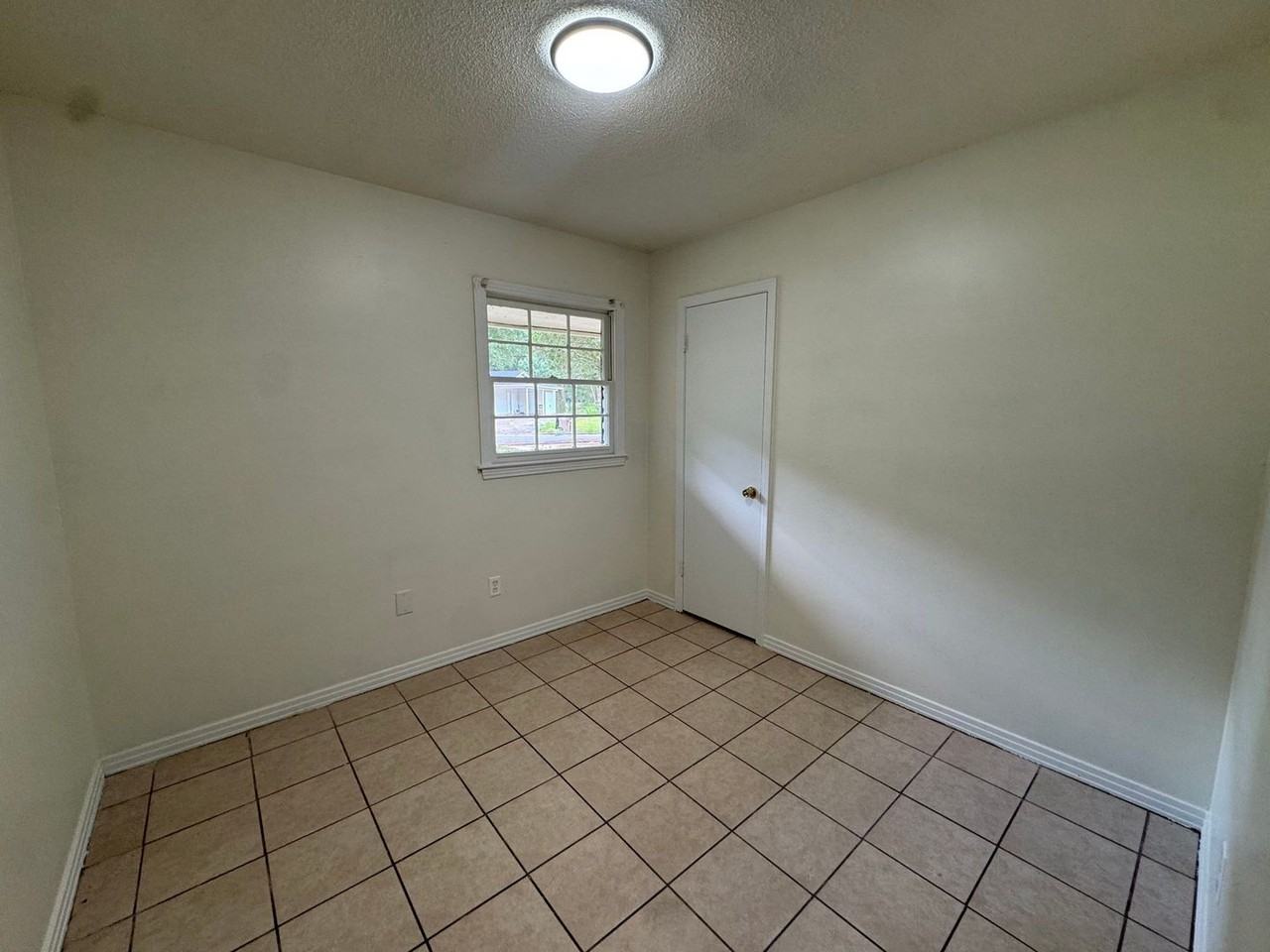 1055 Anders Dr - Photo 6 of 8