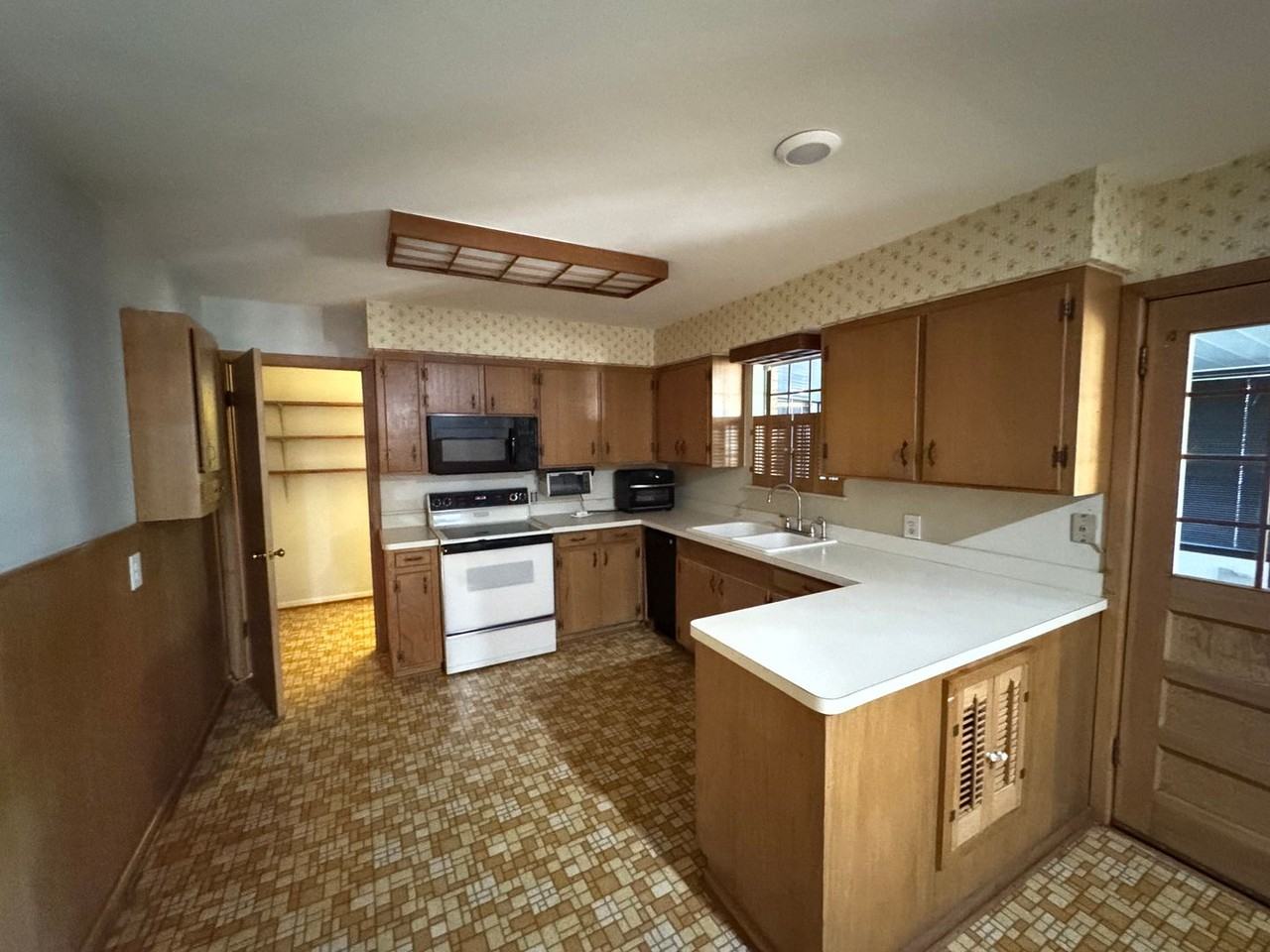 2113 La Porte Dr - Photo 2 of 11