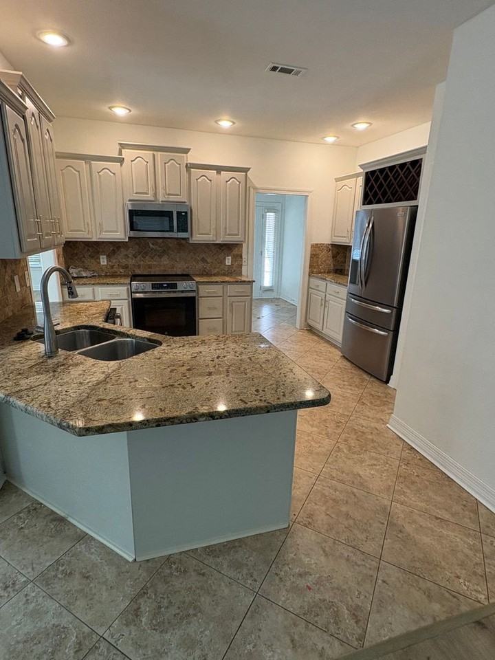 3062 Eaglecrest Cir - Photo 2 of 13
