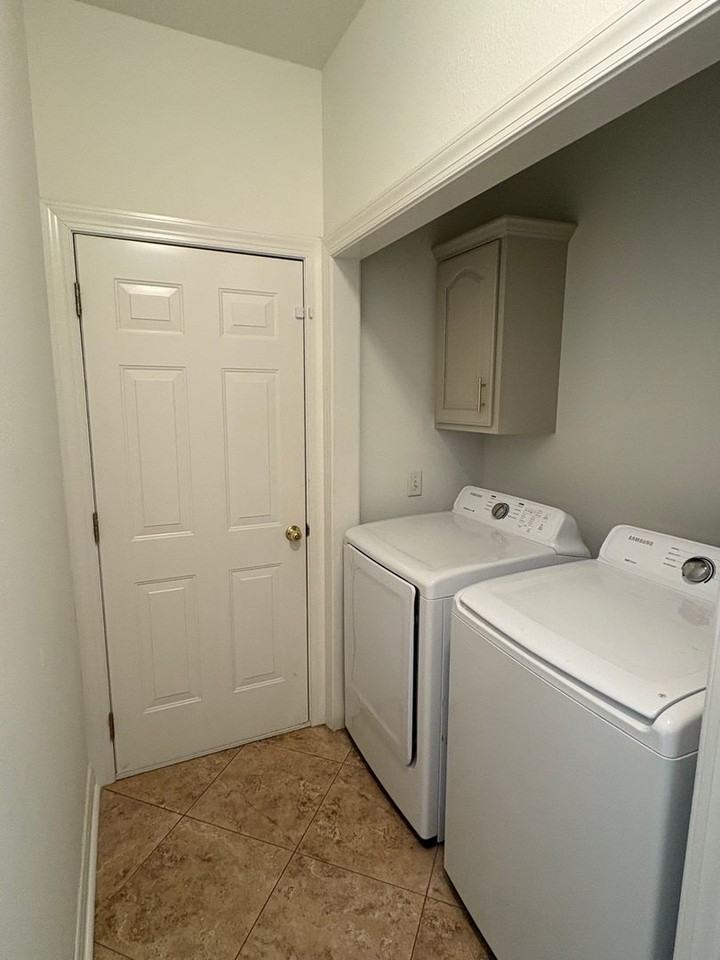 3062 Eaglecrest Cir - Photo 5 of 13