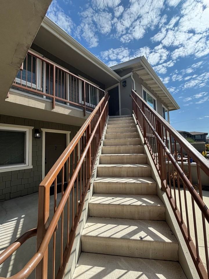 657 Scott Pl #9 - Photo 4 of 13
