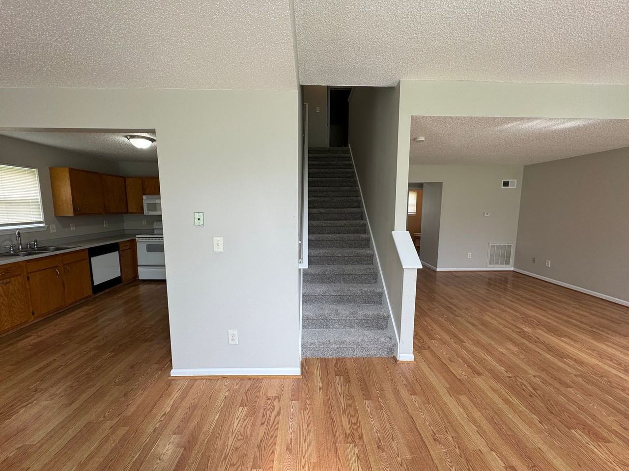 10531 Kensil St - Photo 6 of 29
