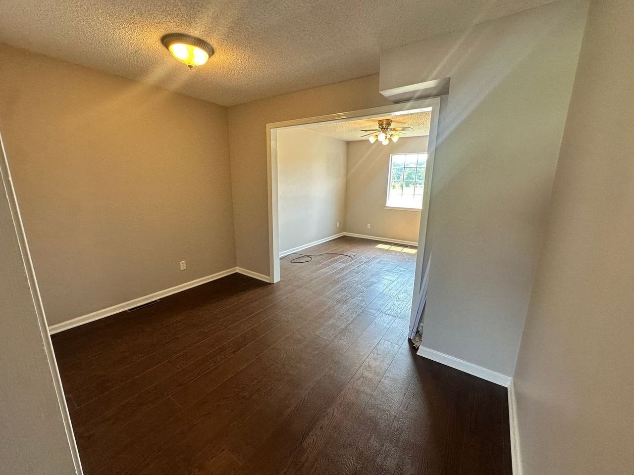 904 Southwood Dr - Photo 4 of 14