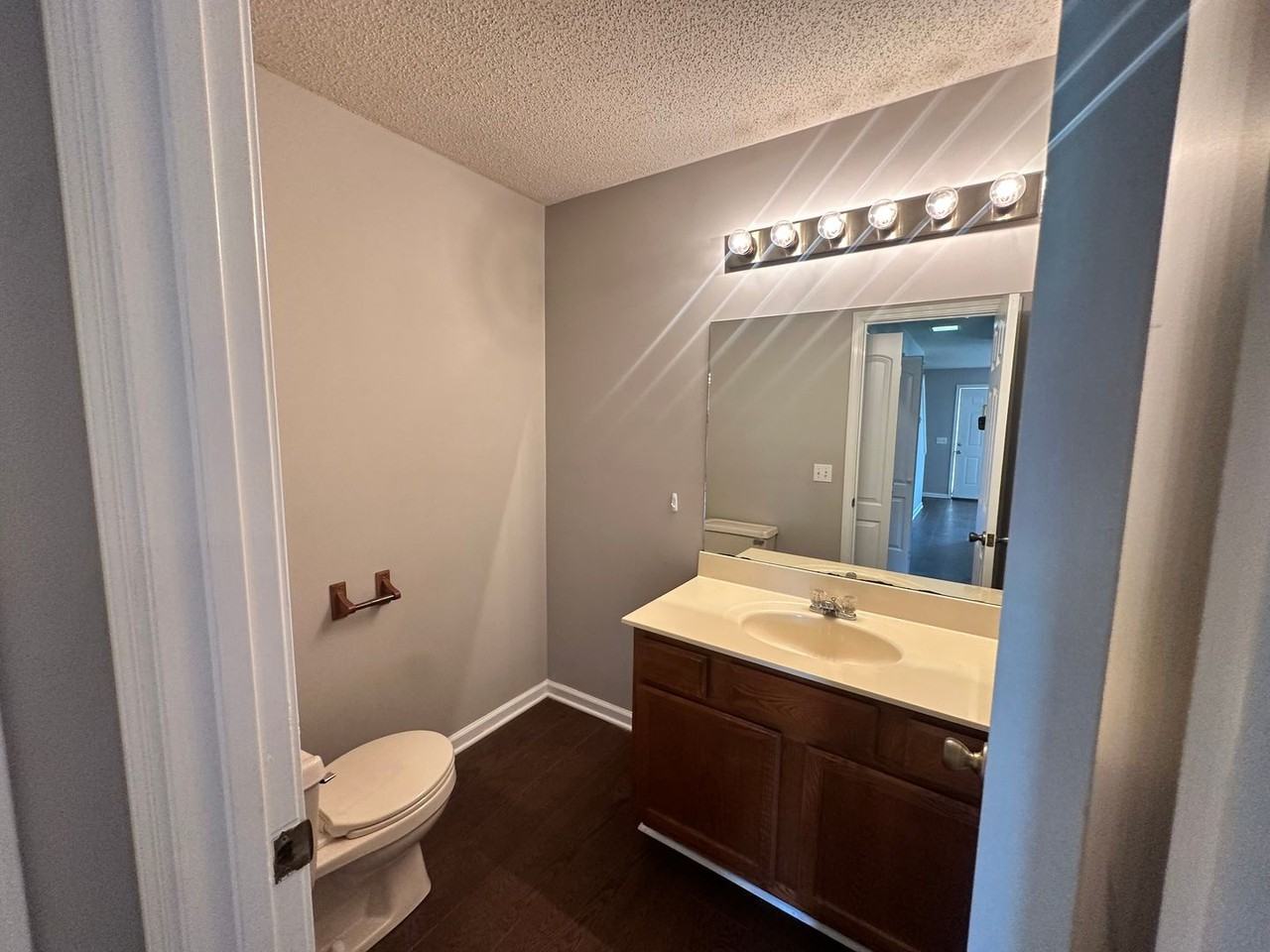 904 Southwood Dr - Photo 7 of 14