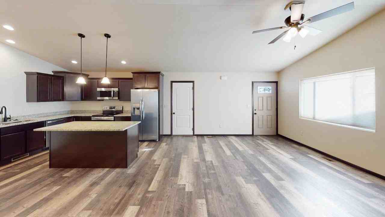 570 Westwind Rd - Photo 5 of 13