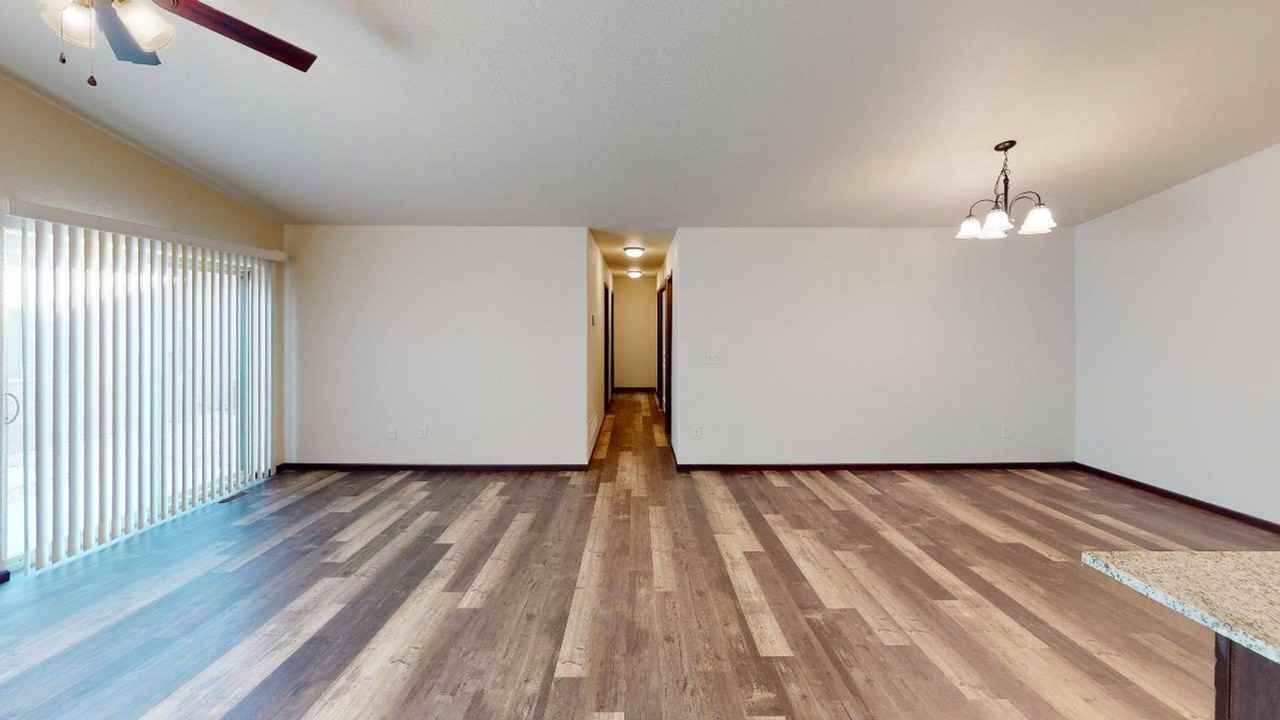 570 Westwind Rd - Photo 6 of 13