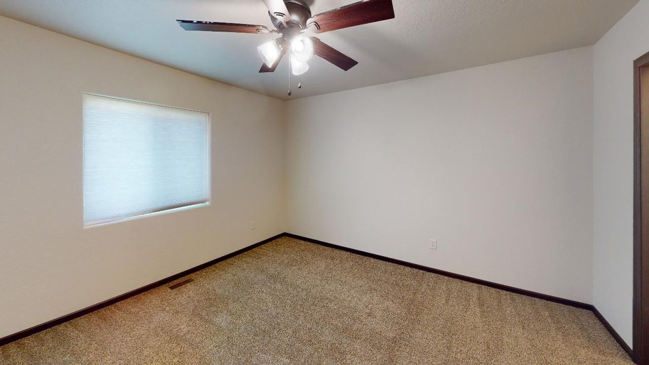 570 Westwind Rd - Photo 7 of 13