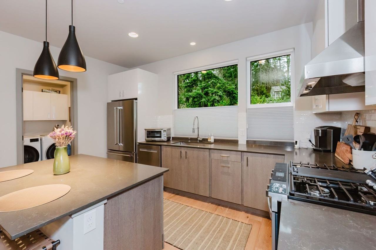 706 Hanami Ln Ne - Photo 6 of 38