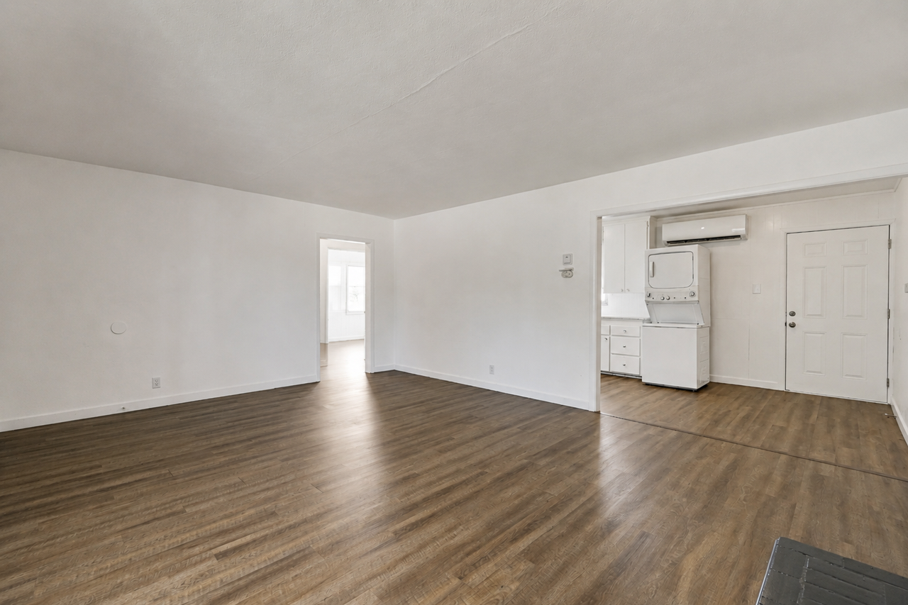 15628 Esther St - Photo 4 of 20
