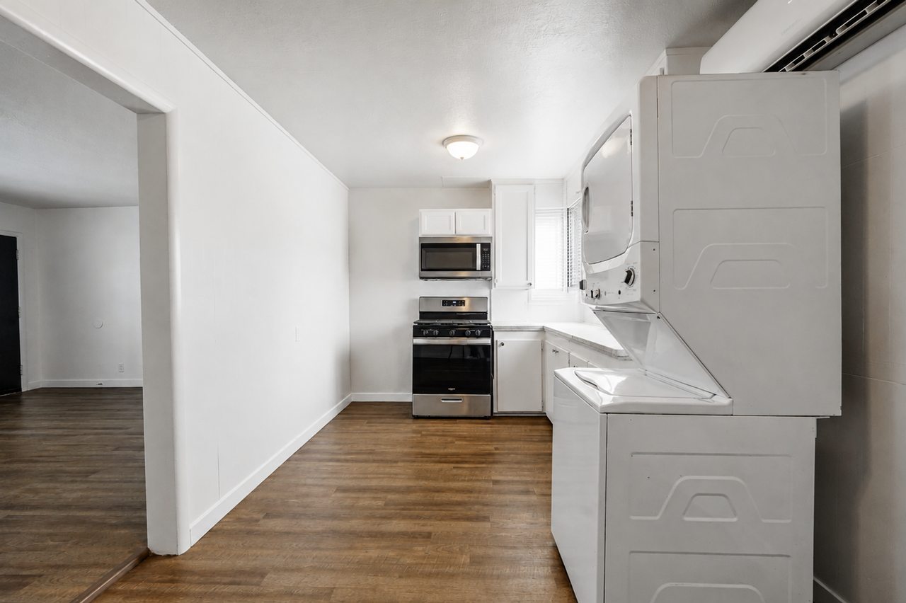 15628 Esther St - Photo 6 of 20