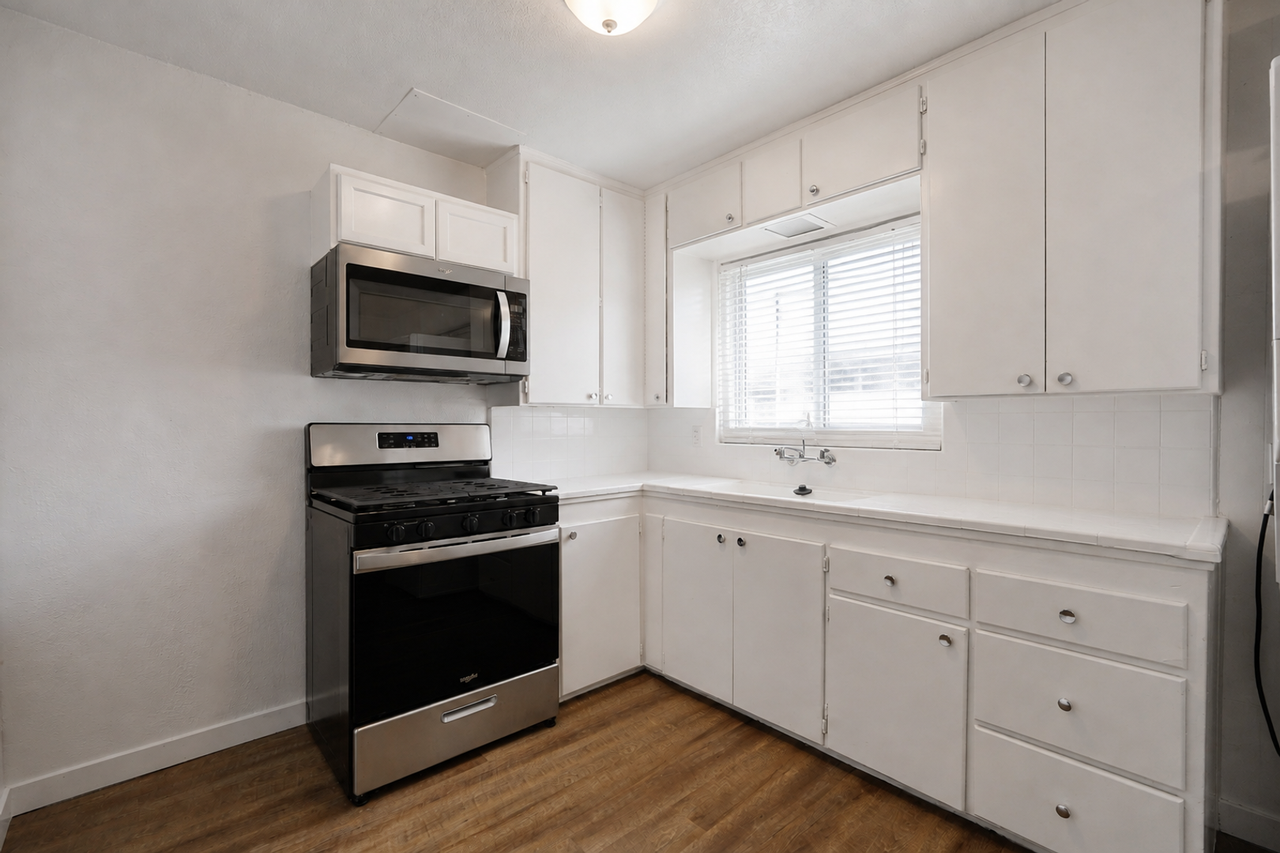 15628 Esther St - Photo 7 of 20