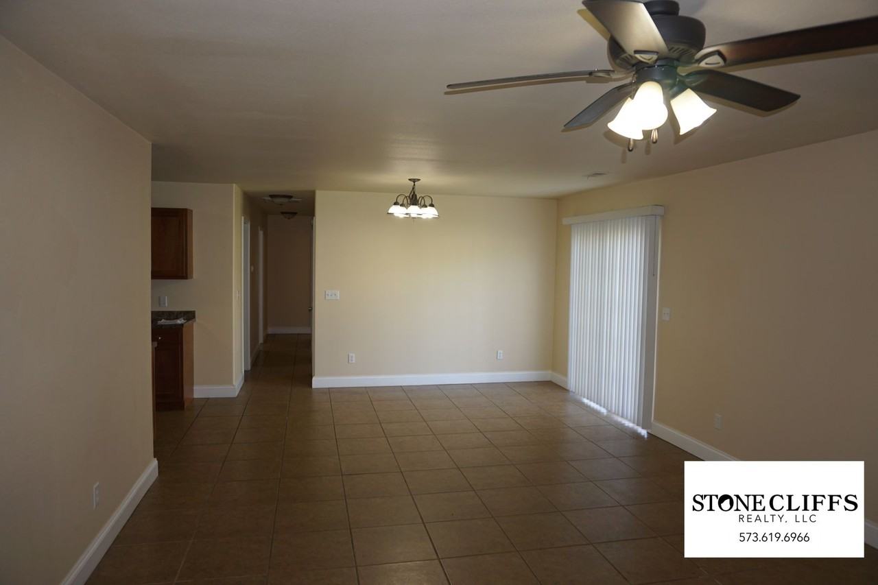310 Rylee Cir - Photo 3 of 23