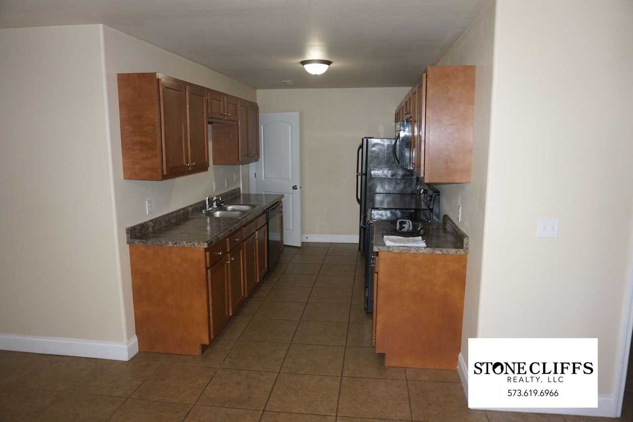 310 Rylee Cir - Photo 5 of 23