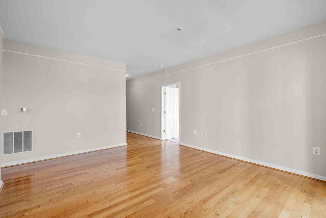 101 Watkins Pond Blvd #306 - Photo 4 of 28