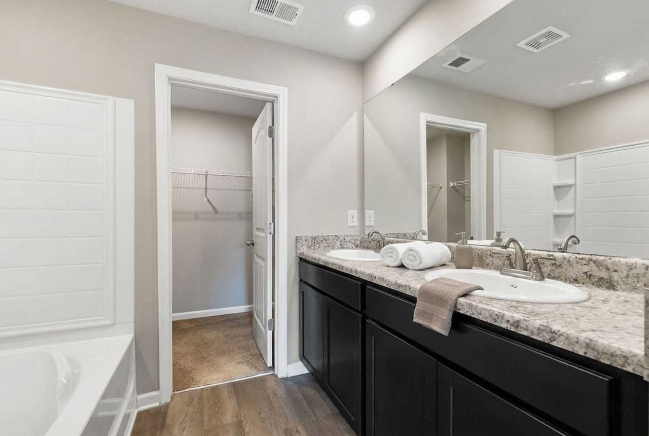 105 Echline St - Photo 7 of 24