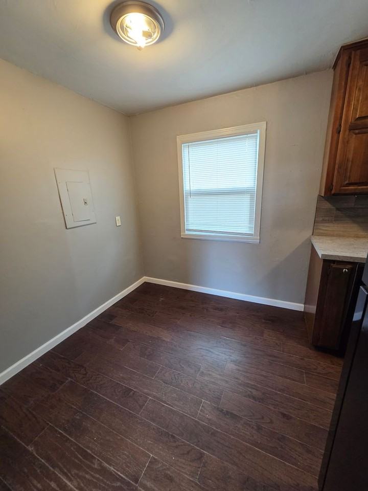 2118 S Greenway Blvd - Photo 2 of 14