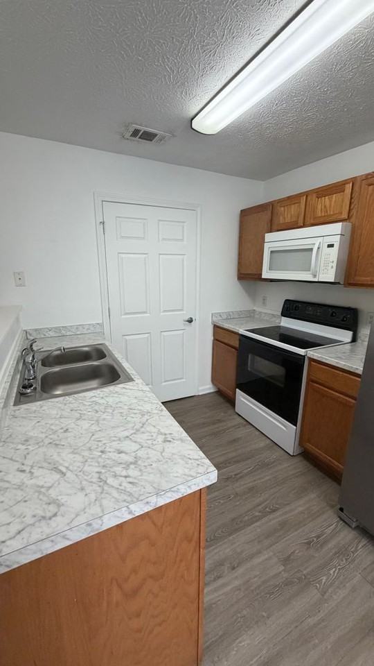 9131 Laird St - Photo 4 of 20