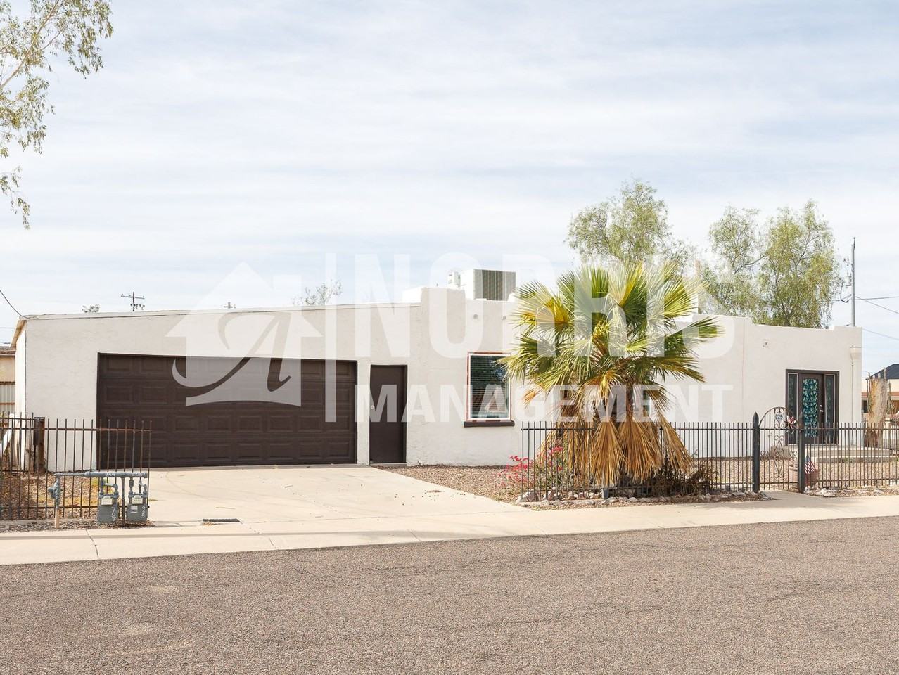 225 E Aguilar St - Photo 2 of 37