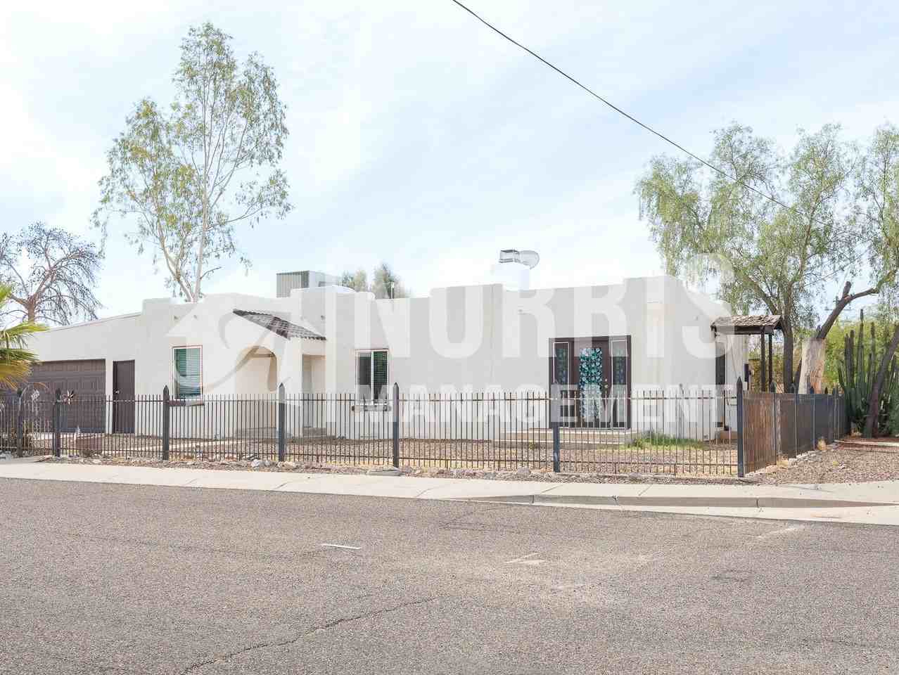 225 E Aguilar St - Photo 3 of 37
