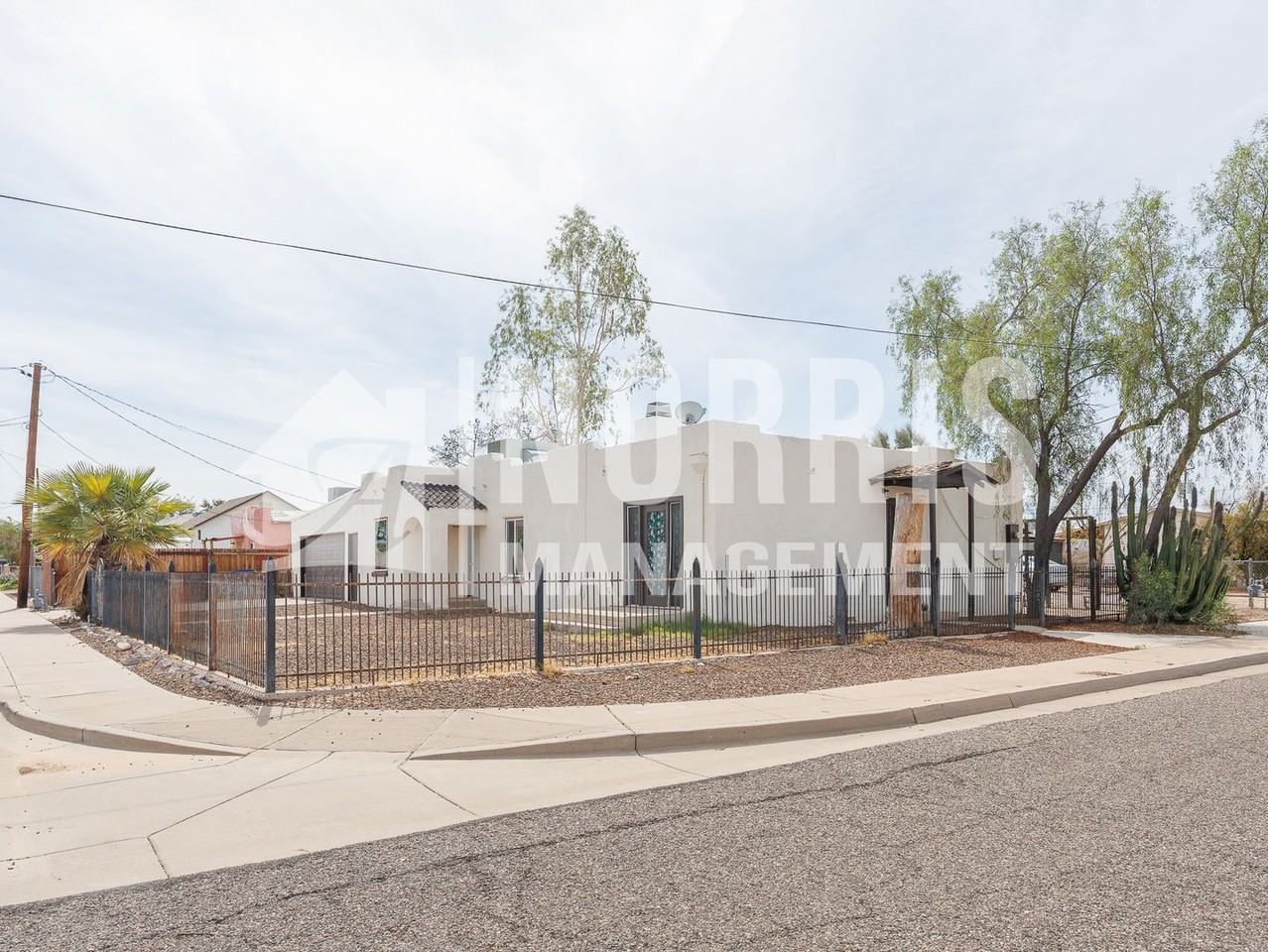 225 E Aguilar St - Photo 4 of 37