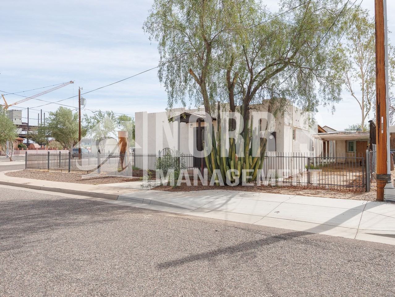 225 E Aguilar St - Photo 5 of 37