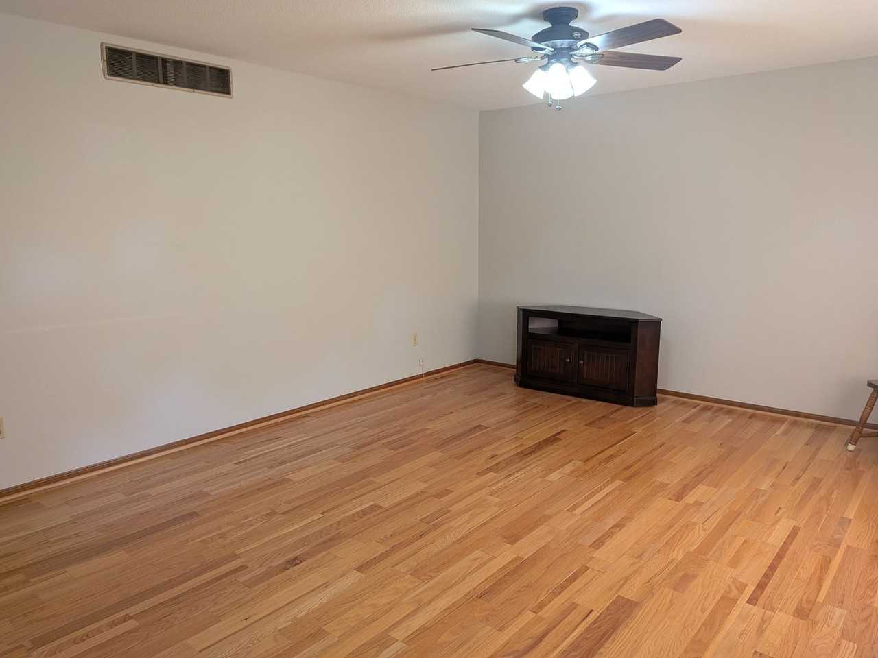 2513 Lilac Dr - Photo 4 of 50