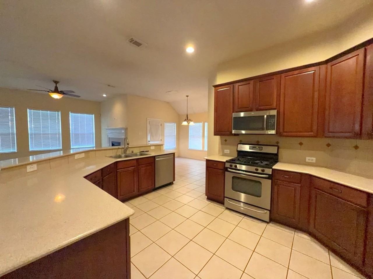 20007 Brackenton Crest Ct - Photo 3 of 32