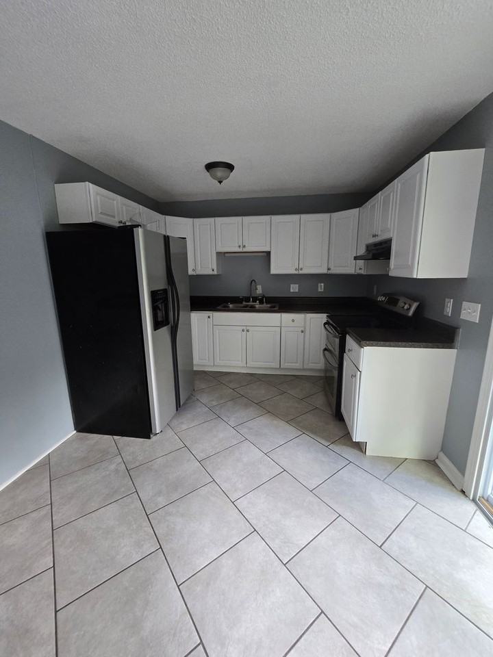 520 Nottingham Dr - Photo 3 of 14