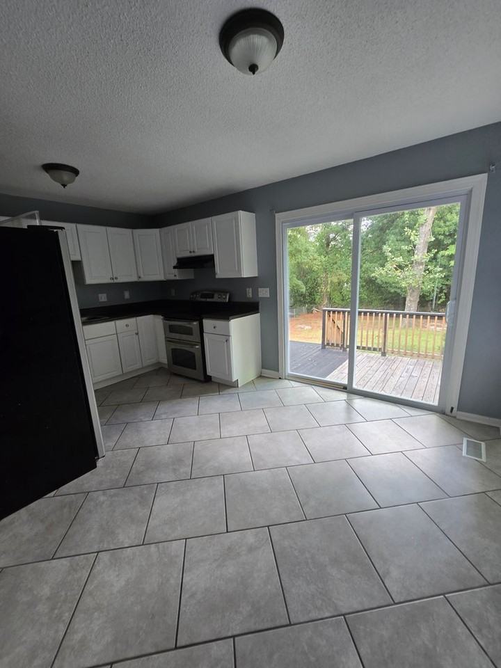 520 Nottingham Dr - Photo 4 of 14